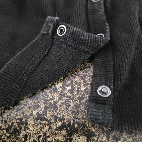 OLIVE + OAK Black Mineral Wash Crop Cardigan Snap Front Women’s L NWT - Picture 3 of 14